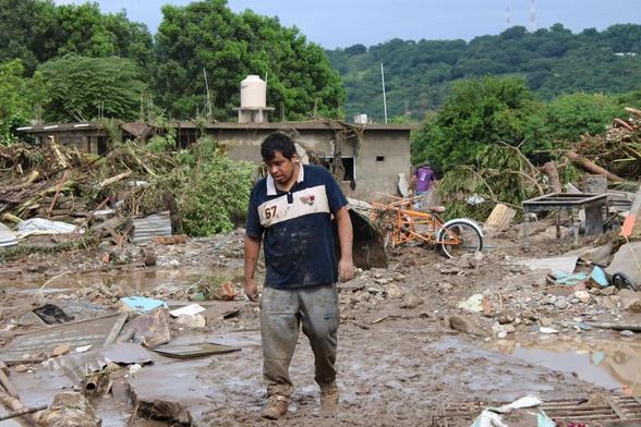 camino afectado por lluvia