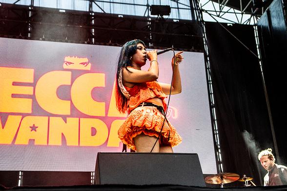 Picture: Ecca Vandal by Mabe Navarrete /Neave Visual Art.
Canela Party 2025, nada como vivirlo, pero si estuviste puedes disfrutar de esta colección de instantáneas.
https://www.lafactoriadelritmo.com/canela-party-2025/20-a-23-de-agosto-2025-en-malaga
#Press #Canelaparty #Rock #Punk #Alternative #Music #Fest #Reports #Reviews #Pictures #Lives #Gigs #LaFactoríadelRitmo