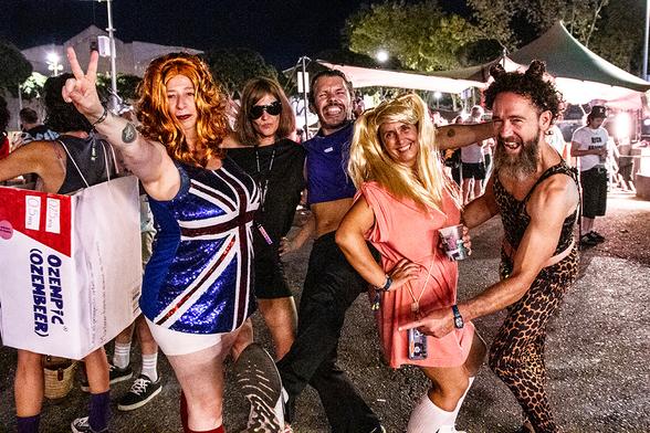 Picture: Disfraces en Canela Party 2025 by Mabe Navarrete / Neave Visual Art para La Factoría del Ritmo
Canela Party 2025 amplios reportajes para disfrutar y degustar uno de los mejores eventos en Málaga provincia.
https://www.lafactoriadelritmo.com/canela-party-2025
#Press #Canelaparty #Rock #Punk #Alternative #Music #Fest #Reports #Reviews #Pictures #Lives #Gigs #LaFactoríadelRitmo @canelaparty.bsky.social