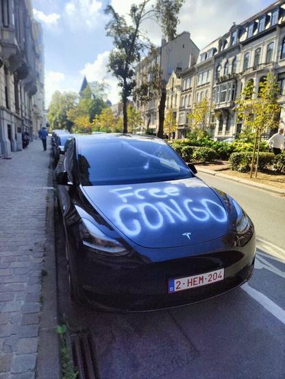 A Free Congo tag on a Tesla car parked on a Brussels street, today.

Seen, captured, and shared by @lula@ps.zoethical.org. Grazie mile!