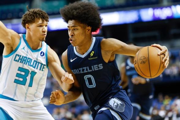 <strong>Memphis Grizzlies forward Jaylen Wells (0) drives against Charlotte Hornets forward Tidjane Salaun during the first half of a preseason NBA basketball game in Greensboro, N.C., Wednesday, Oct. 15, 2025.</strong> (AP Photo/Nell Redmond)