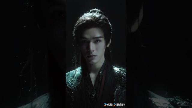 يحمل مظلته في المطر مثل سيف مخفي #BloodRiver