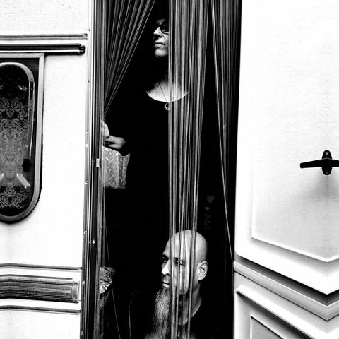 b/w photo Anja & Sascha at an old camper. All Infos in Caption.