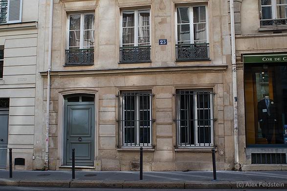 Front of a building in Paris showing the door and windows