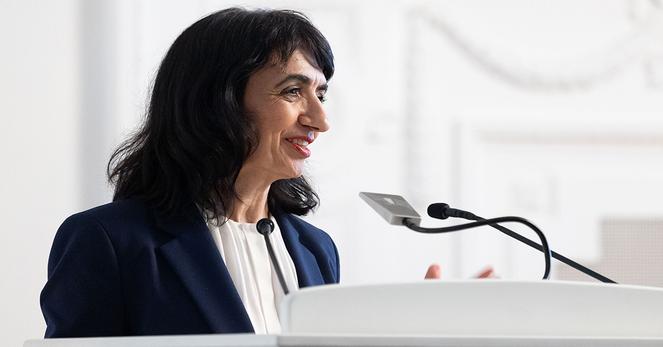 Landtagspräsidentin Muhterem Aras am Redepult