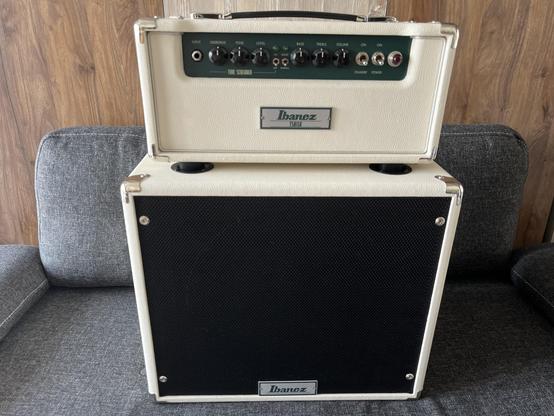 Ampli Ibanez TSA15H + TSA112C, beige et vert.