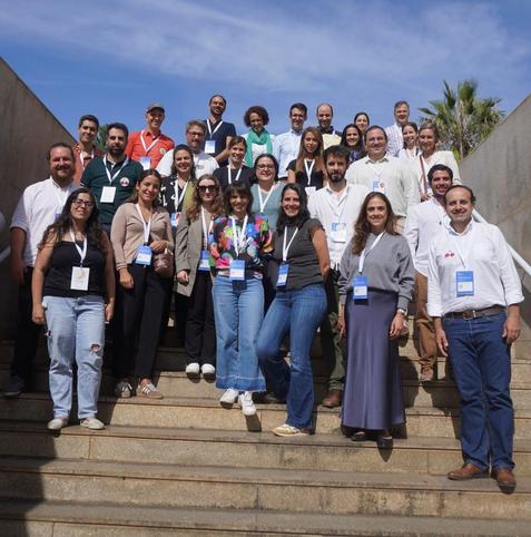 Trainees and trainers of the workshop ‘Fundamentals of Data Curation' gathered on an outside staircase. Approximately 20 people.