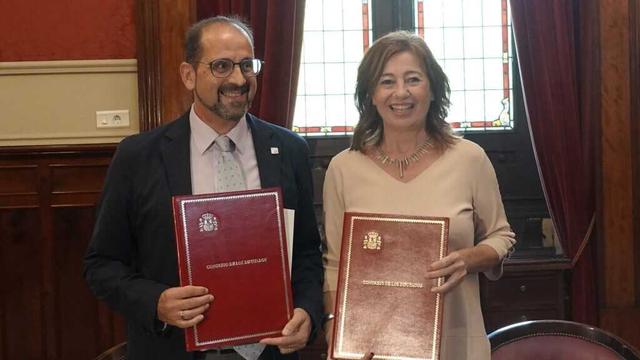 Henrique Monteagudo e Francina Armengol, este 17 de outubro na Coruña. (Foto: RAG)