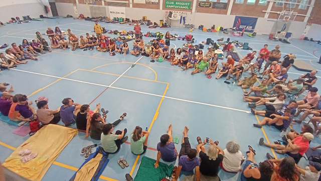 Vollversammlung in der Turnhalle