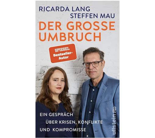 Der große Umbruch - Ricarda Lang
& Steffen Mau
Ein Gespräch über Krisen, Konflikte und Kompromisse
Buchbeschreibung (Deutsch)
In einer Zeit, in der alte Sicherheiten bröckeln und neue Realitäten noch unscharf sind, führen Ricarda Lang und Steffen Mau ein kluges, ehrliches Gespräch über das, was unsere Gesellschaft bewegt
- und was sie zusammenhalten kann.
Zwischen politischen Fronten, sozialer Ungleichheit und globalen Krisen suchen sie nicht nach einfachen Antworten, sondern nach Wegen, wie Demokratie, Zusammenhalt und Fortschritt im 21. Jahrhundert erneuert werden können.
Das Buch ist weniger ein Manifest als ein Dialog
- über Verantwortung, Respekt und die Kunst, im Streit verbindlich zu bleiben.🖖