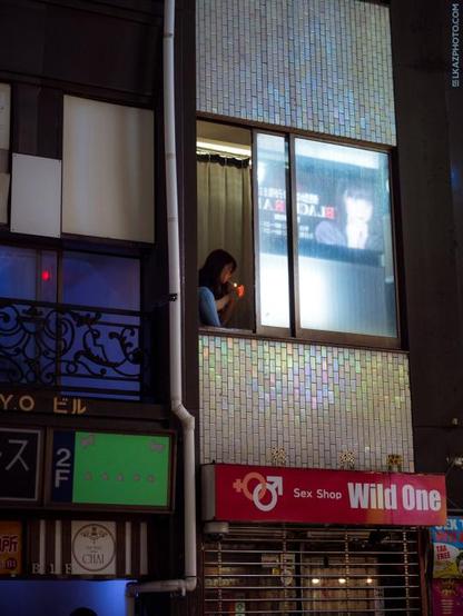 The Girl in the Window, Kabukicho 歌舞伎町