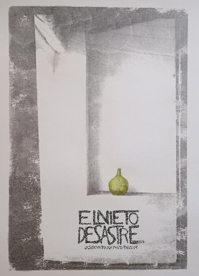 Transferencia láser y coloreada con acuarela de una puerta y una botella de cerámica de color verde,