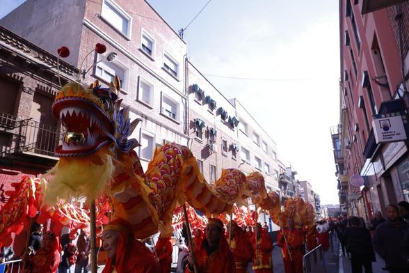 Gran desfile del Año Nuevo Chino, este domingo en el barrio madrileño de Usera (EFE)