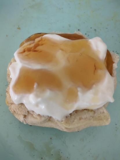 Bread with kefir and honey.