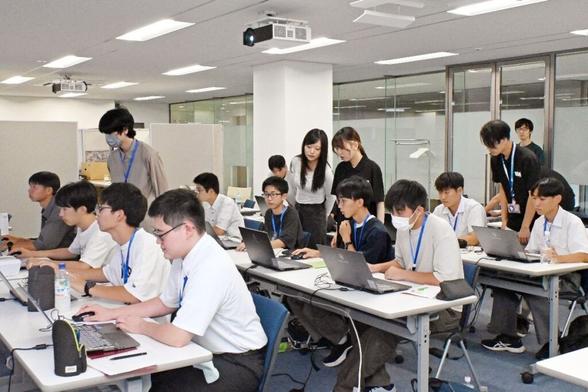 高校1年生が半導体回路設計を体験　先端技術の理解深め　佐賀県の育成プログラム「DI SCHOOL SEIRENKATA」 | まちの話題 | 佐賀県のニュース