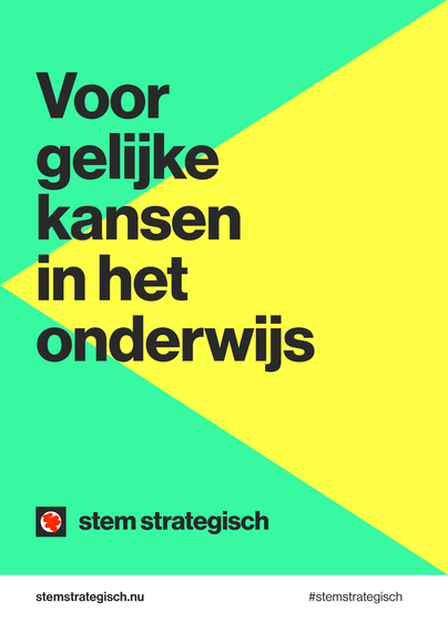 We zien een groene poster. In het midden rechtsuitgelijnd een gele driehoek die wijst naar links. Op de poster staat in zwarte grote letters: 'Voor gelijke kansen in het onderwijs'.  Daaronder een rood ingevuld stemvakje met rechts daarvan de tekst 'stem strategisch'. Onderaan staat op een witte balk de website stemstrategisch.nu en #stemstrategisch