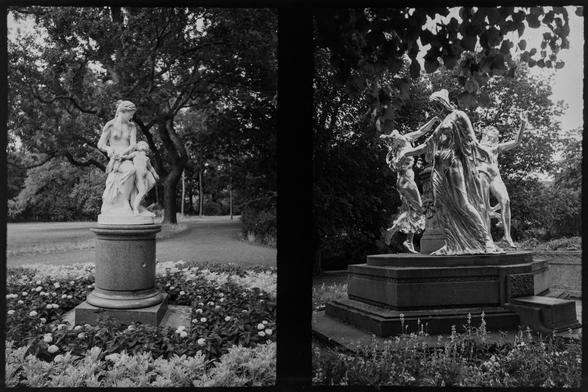 Zwei Skulpturen auf der Bürgerwiese in Dresden. Links "Venus mit Armor" und rechts der "Mozartbrunnen".