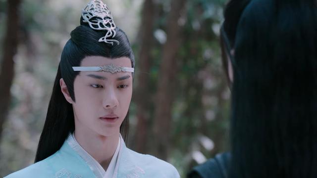 Lan Wangji stands in front of Wei Wuxian during the Phoenix Mountain hunt, eyes downcast.