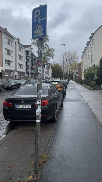 Hannover- Döhren -Albermannstrasse Für Lebenswerte Städte 30 km/h kein Benutzung pflichtiger Radweg - Erkär das Mal Der Fraktion - der AutoNormalität das Radfahren auf der Straße fahren