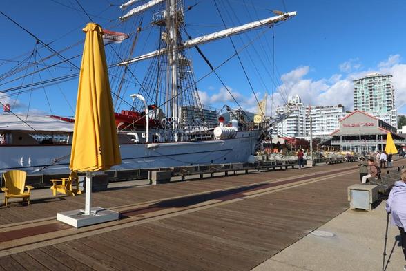 Front of the ship, taken from the pier.