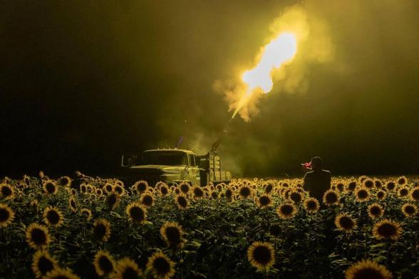 Ukrainian servicemen of the 59th brigade mobile air defence unit fire toward a Russian drone from a sunflower field during an air attack near Pavlohrad, Dnipropetrovsk Oblast, Ukraine, summer 2025.
