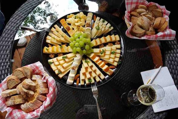 Hast du schon mal Käse in der Käserei verkostet?