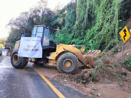 Camino afectado por inundacion