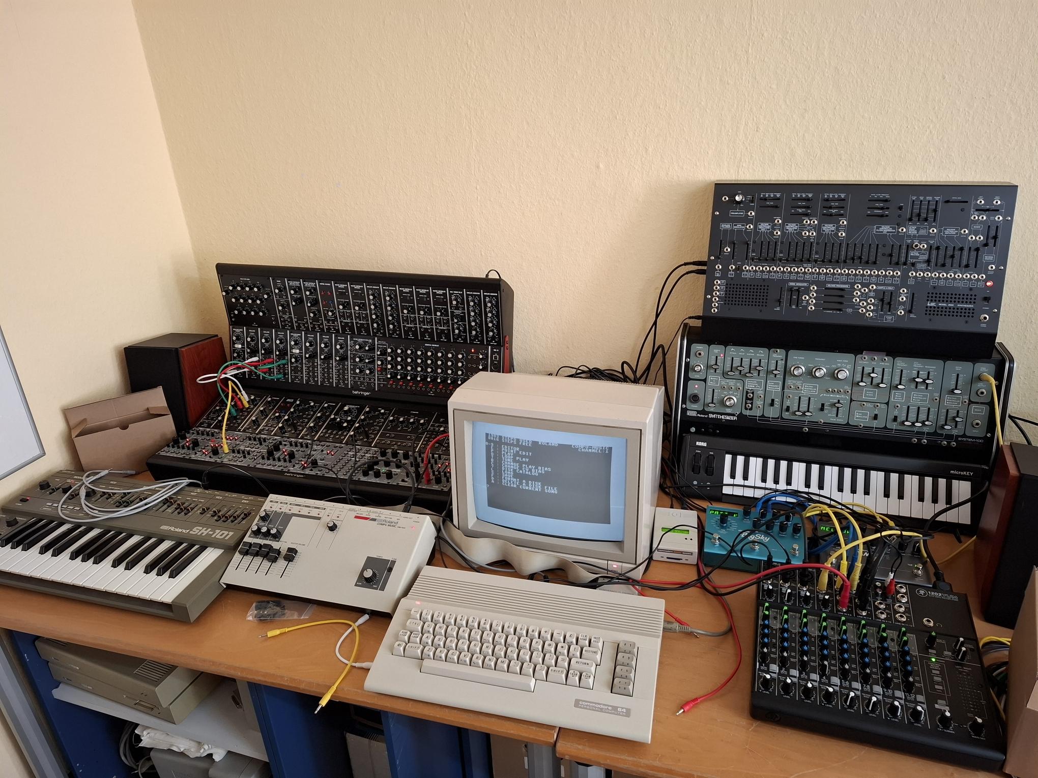 Full setup of analog #Synthesizer control with #C64