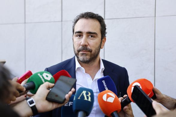 Asegura que Koldo García tenía un "pasaporte diplomático" con el que viajaba a países como Colombia, Panamá y Guinea