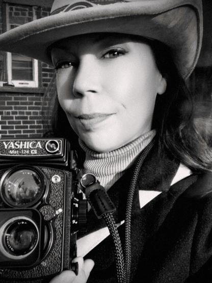 Cindy Cinnamon et sa caméra Yashica MAT 124G - Photographie par Cindy Cinnamon