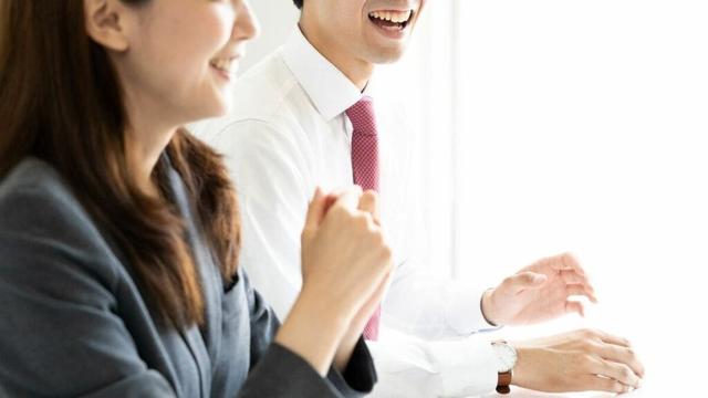 そりゃ話題がどんどん出てくるわけだ…自分の興味関心から話をいくらでも展開できる｢話が面白い人の思考｣ 共通点を見出せば話はどこまでも広がっていく | PRESIDENT Online（プレジデントオンライン）