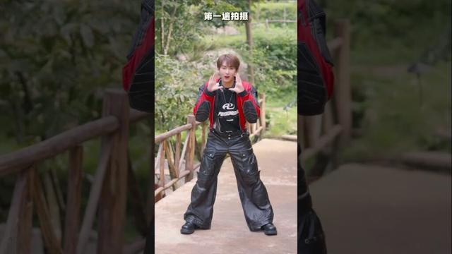 开团秒跟这块儿还得看哥几个~ #跳进地理书的旅行 #MangoTV