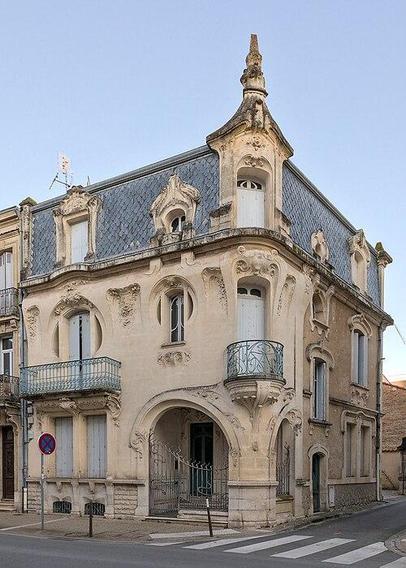 Maison Art Nouveau à #Agen (#LotEtGaronne) Edifice à trois niveaux bâti entre 1896 et 1902 par les architectes Payen et Pinètre. L'extérieur de la maison rassemble des éléments décoratifs du style organique de ...
Suite 👉 https://monumentum.fr/monument-historique/pa47000043/agen-maison-art-nouveau
#Patrimoine #MonumentHistorique
Photo CC-BY-SA 4.0 : Benjamin Smith