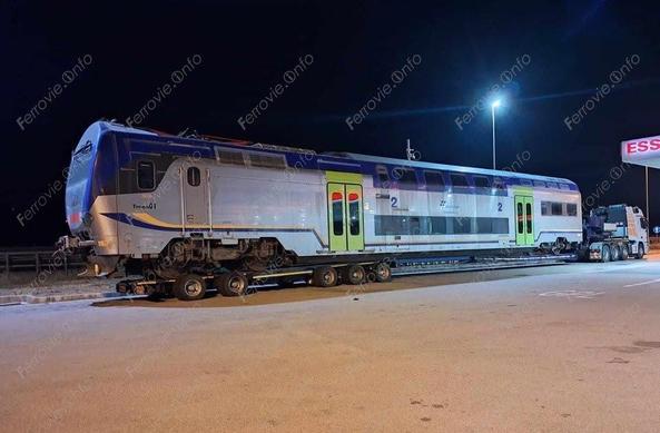 il treno TAF numero 01 in sosta in stazione prima del trasferimento in Marocco