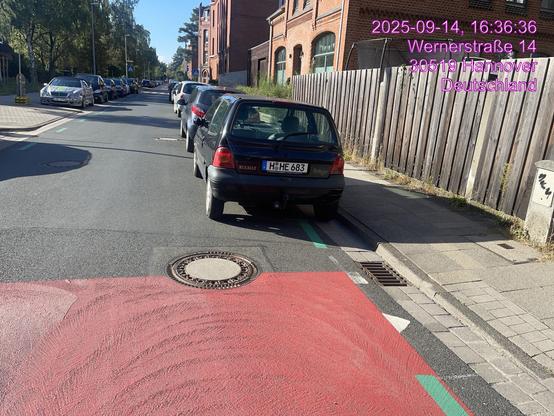 Veloroute 08 - Im Velo Vorrang Netz- die Konservativen Fraktionen blockieren trotz grün markierten Fahrbahn  die Anordnung Absolutes Halteverbot - um nach 60min - 80€ und Den Bonus1Punkt in der Premium Radverkehrs Anlage ( Fahrradstraße) zu Erhalten . Das Ordnungsamt verkauft Tagesflat für 25€ .