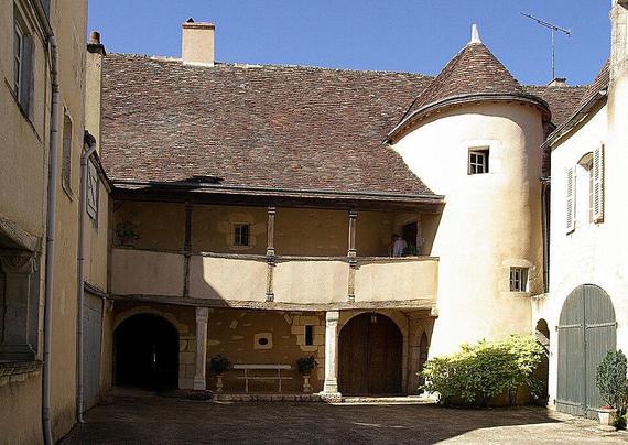 Maison Hénault à #LeBlanc (#Indre) Logis à pignon du XIVe siècle. La façade s'ouvre par une porte sculptée à colonnettes et arc en accolade, flanquée d'une large baie cintrée, ornée également de colonnettes. Da...
Suite 👉 https://monumentum.fr/monument-historique/pa00097281/le-blanc-maison-henault
#Patrimoine #MonumentHistorique
Photo CC-BY-SA 4.0 : Hamon jp