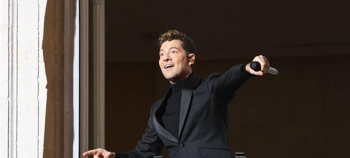 Actuación de David Bisbal en la Real Casa de Correos en la Puerta del Sol inaugurando "La Navidad en Sol". / Europa Press Entertainment