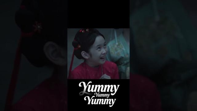 She Fell Off the Roof!  #宴遇永安#YummyYummyYummy#王影璐#WangYinglu#王安宇#WangAnyu#cdrama#shorts