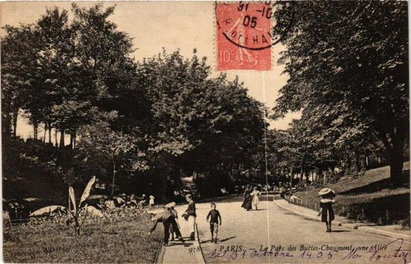 Le Parc des Buttes-Chaumont, une Allée à #Paris19 (#Paris)  #CartePostaleAncienne 👉 https://cartorum.fr/carte-postale/905100/paris-19e-le-parc-des-buttes-chaumont-une-allee