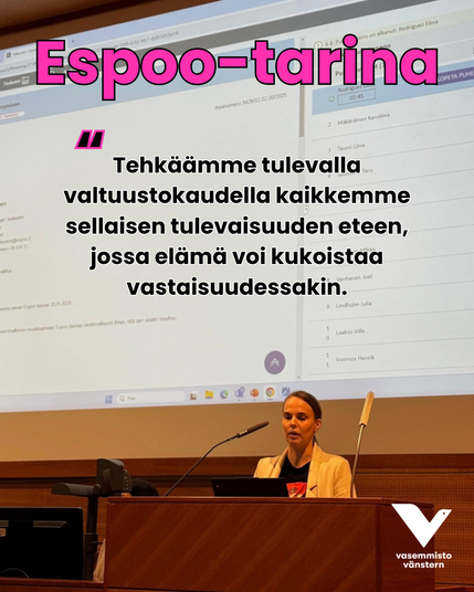 Kuvassa teksti: "Espoo-tarina" ja lainaus puheesta: "Tehkäämme tulevalla valtuustokaudella kaikkemme sellaisen tulevaisuuden eteen, jossa elämä voi kukoistaa vastaisuudessakin." Vasemmistoliiton valkoinen logo. Kuvassa Elina Espoon valtuustosalissa pitämässä puhetta puhujapöntössä. Taustalla kokouksen esityslista taustalle heijastettuna. Elinalla vaalea jakku ja Sumudin musta t-paita.