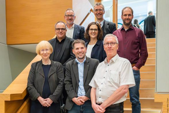Foto: Gruppenbild mit Professorin Dr. Beate Müller (Mitte) von der Universität zu Köln gemeinsam mit anderen Gründungsmitgliedern des Westdeutschen Zentrums für Allgemeinmedizin