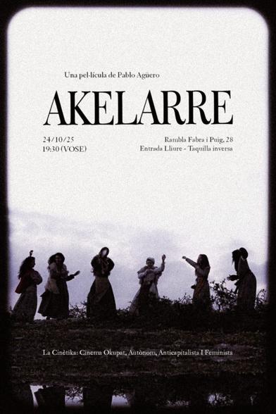 Cartell d'Akelarre, en blanc i negre. Hi ha un grup de dones en cercle.