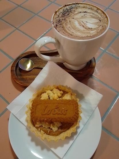 Bischoff tart with coffee