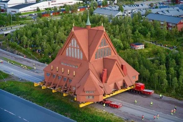 quand-leglise-semballe-le-deplacement-de-leglise-kiruna-en-suede-1.
