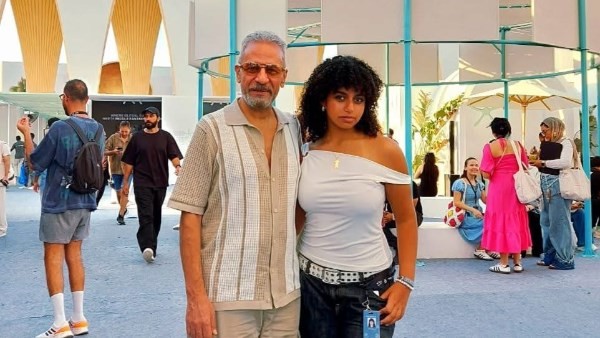 جمهور حقير ومنافق.. صبري فواز يرد على الهجوم على صورته مع ابنته