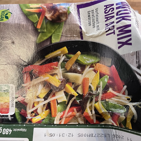 Verpackungsbild des „Wok Mix Asia Art“, welches eine anteilige Zusammenstellung der Zutaten suggeriert.