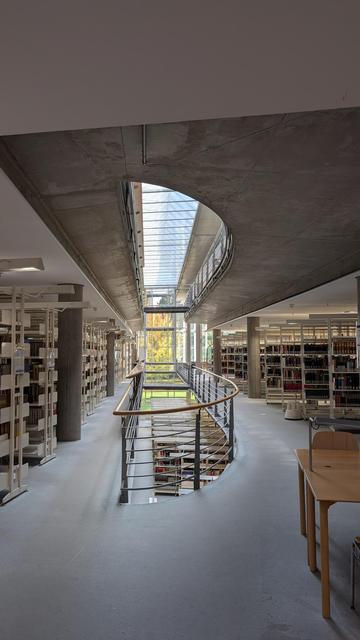 A view of the shelves in the reading rooms of SUB Göttingen