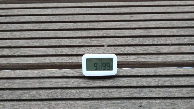 Thermometer 9° und 99% Luftfeuchtigkeit