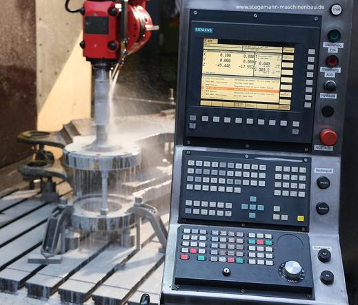 CNC-Lohnfertigung auf der Portalfräsmaschine.