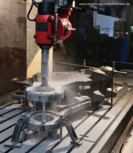 CNC-Lohnfertigung auf der Portalfräsmaschine.